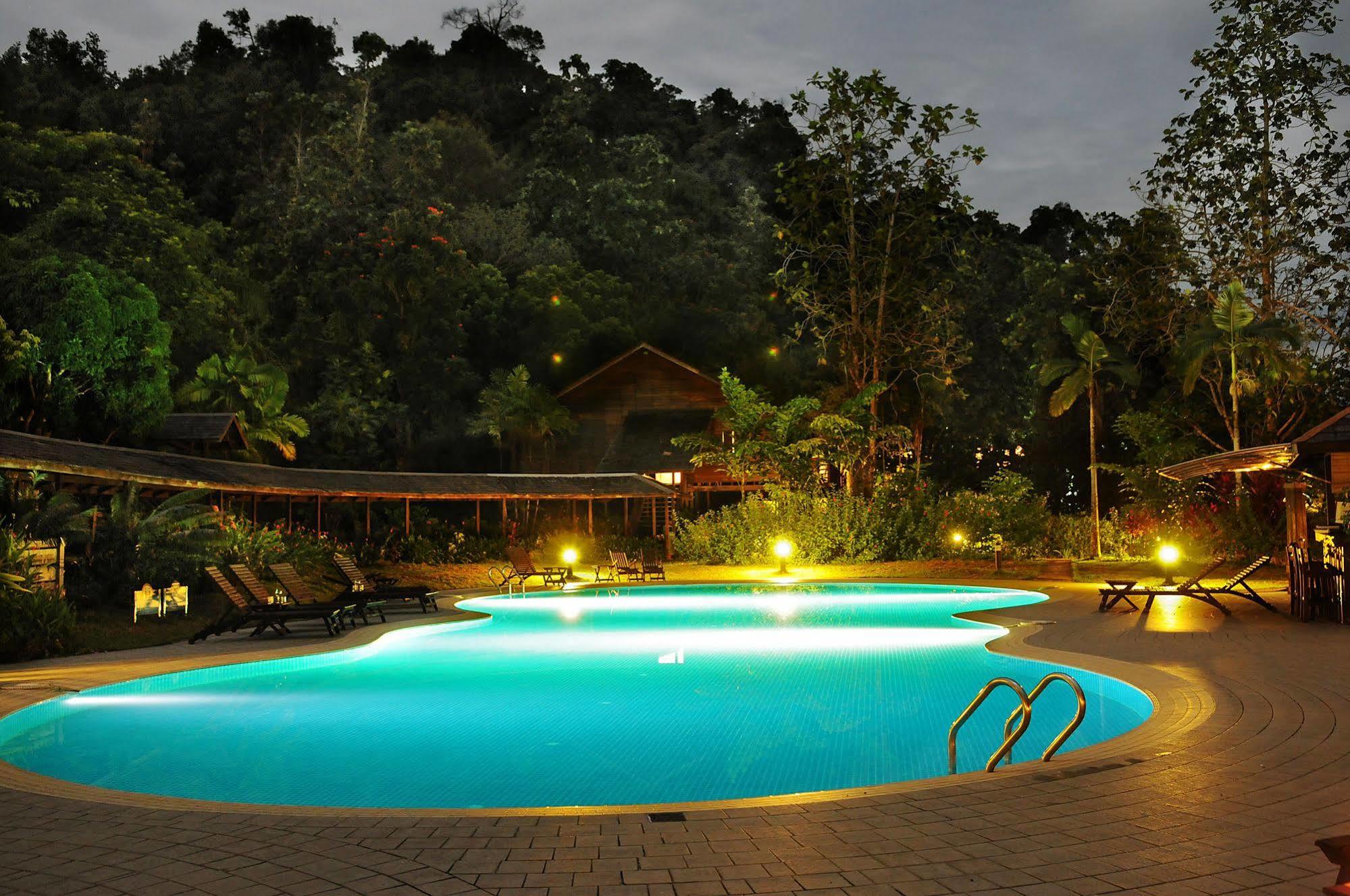Aiman Batang Ai Resort & Retreat Lubok Antu Exterior photo